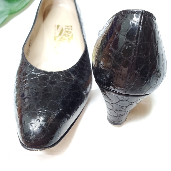 SOLD Salvatore Ferragamo 🐊 Croc Embossed Black Patent Low Heels Comfortable - Picture 3 of 12